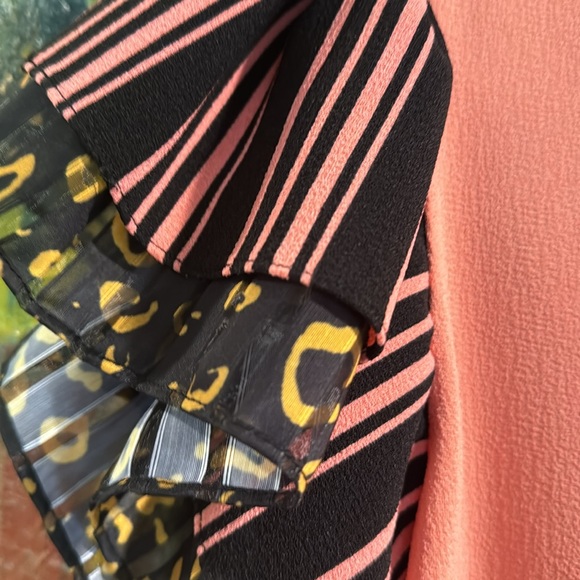 Hoffman Copenhagen Ava flutter sleeved button down blouse US 8 sized Euro 38 - Picture 5 of 12